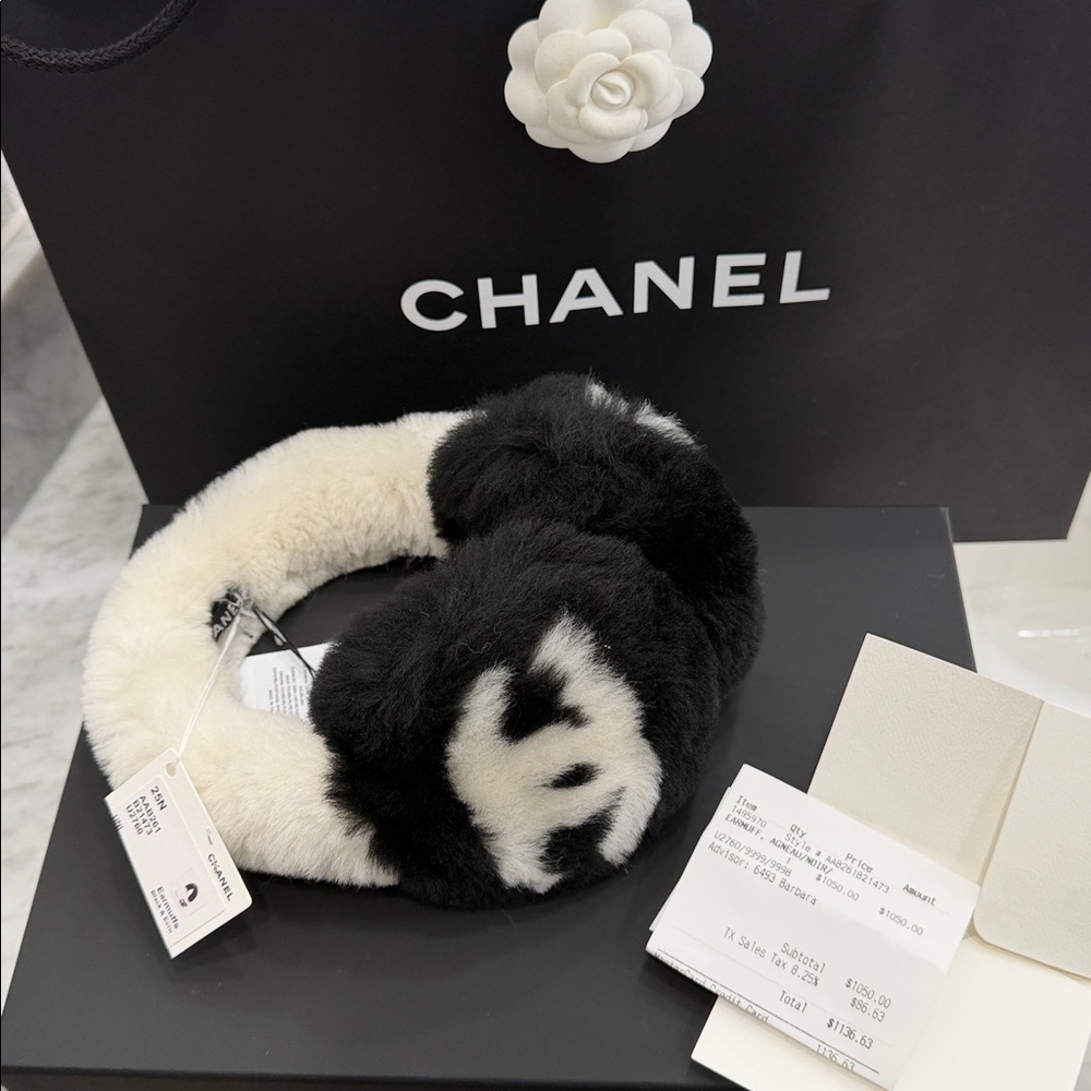 Chanel earmuff black & ecru NEW